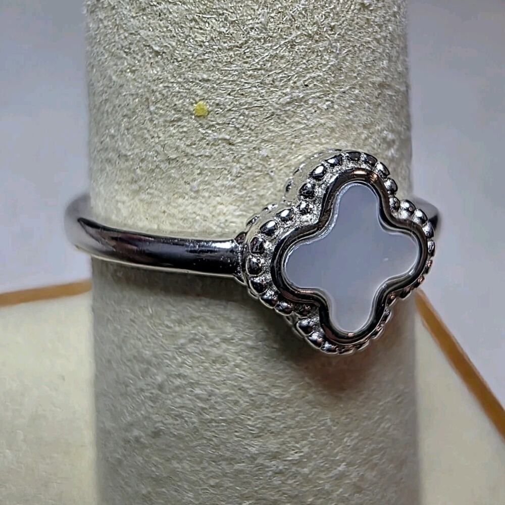 S9 White MOP Clover Ring 2mm 925 Sterling Silver Stamped